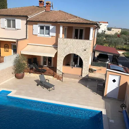 Haus Mit Pool Und Etwas Meerblick * Rogovici
