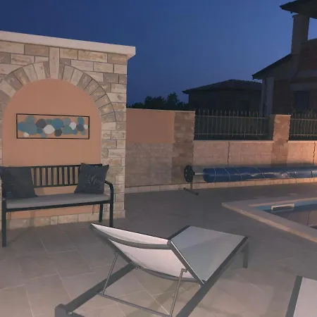 Holiday home Haus Mit Pool Und Etwas Meerblick Rogovici