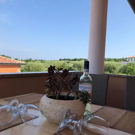 Haus Mit Pool Und Etwas Meerblick