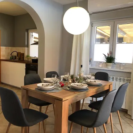 Haus Mit Pool Und Etwas Meerblick Rogovici