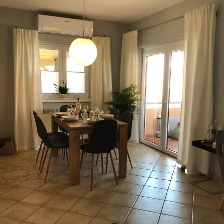 Haus Mit Pool Und Etwas Meerblick 度假居 *